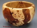 Cuenco de madera de chopo con lupias y forma de casquete esférico. Tornerodemadera; artesano de madera. Francisco Treceño.